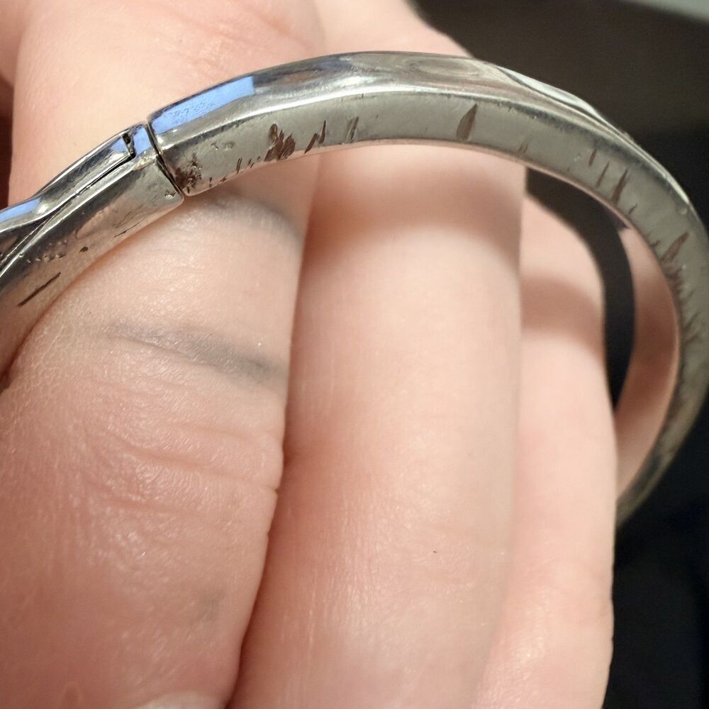 Kendra Scott Zorte Hinged Bangle Bracelet Silver Rhodium Finish - Pre-Owned - Picture 4 of 12